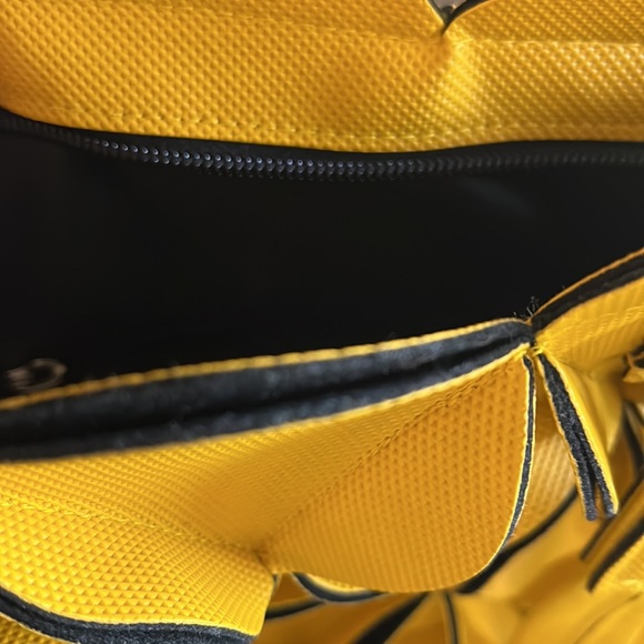 Yellow shoulder handbag. Purchased in Koblenz ,Germany from Darwin’s Daughter - Picture 5 of 6